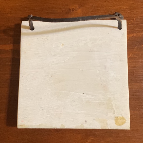 “WELCOME” Hanging Ceramic Plaque with a cozy home pictured - Picture 2 of 6